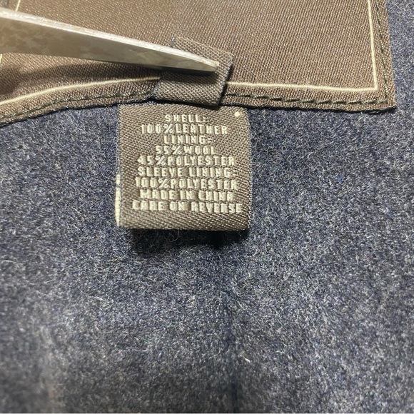 Coach Black Leather Jacket Men's Size Large
100% Leather With Wool Blend Liner - Picture 12 of 12